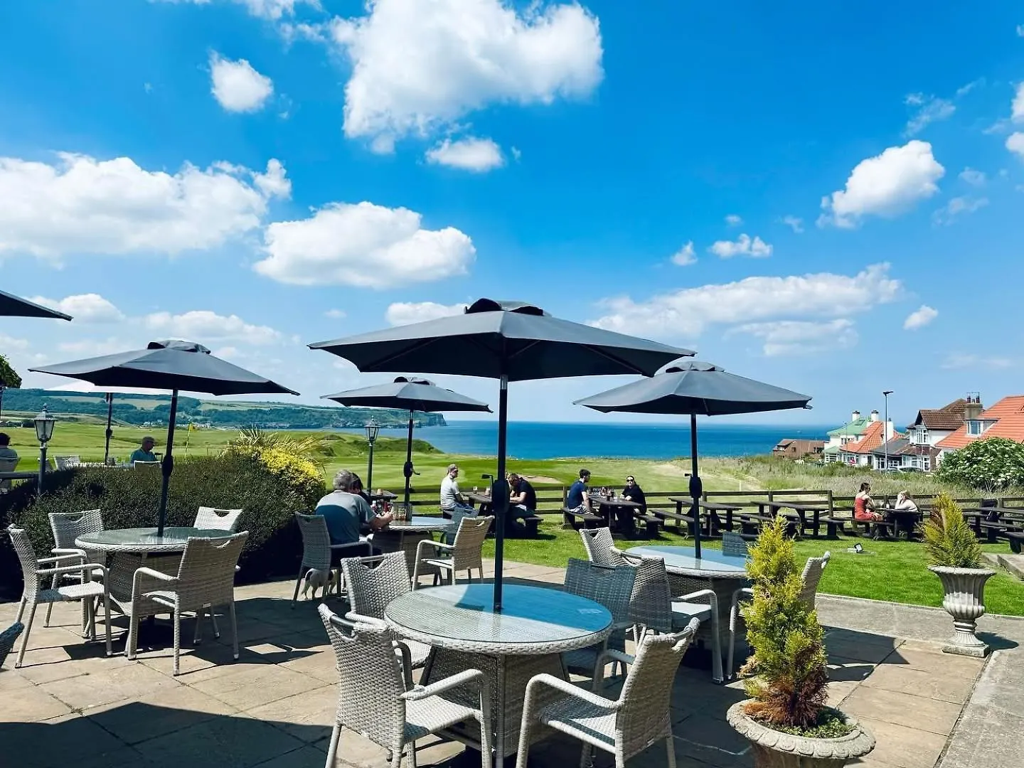 The White House Inn - 휫비 4*,  영국