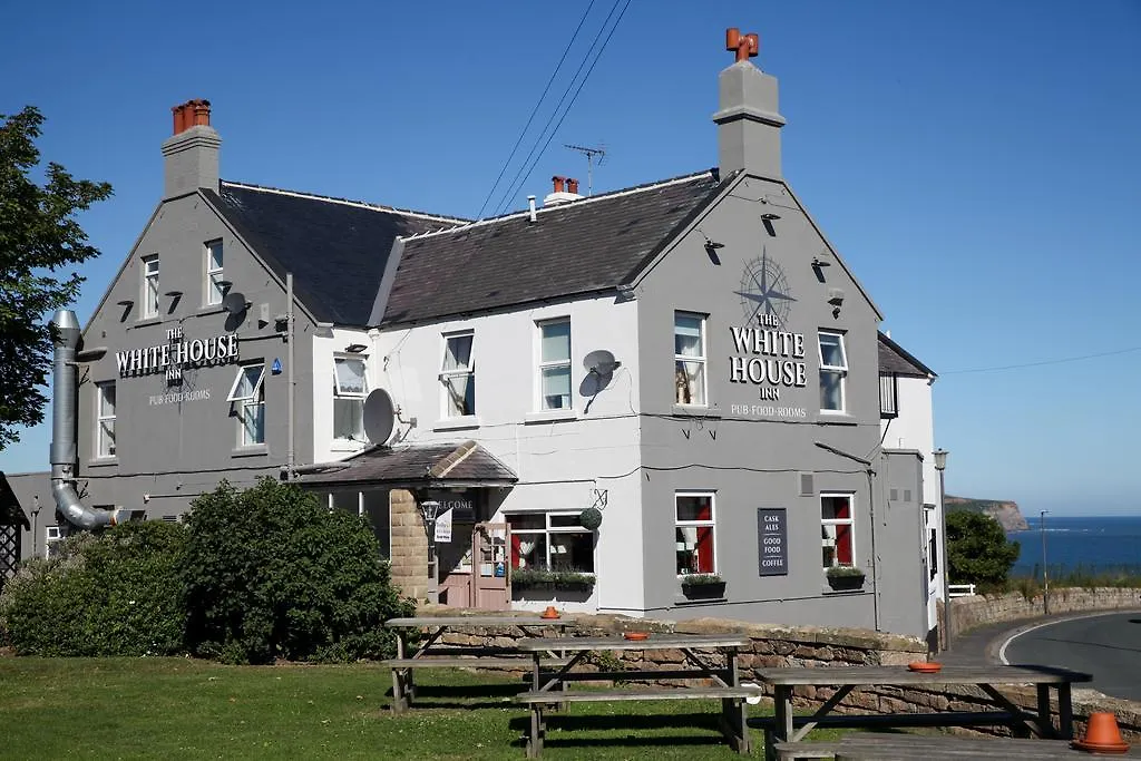 The White House Inn - 휫비 4*,