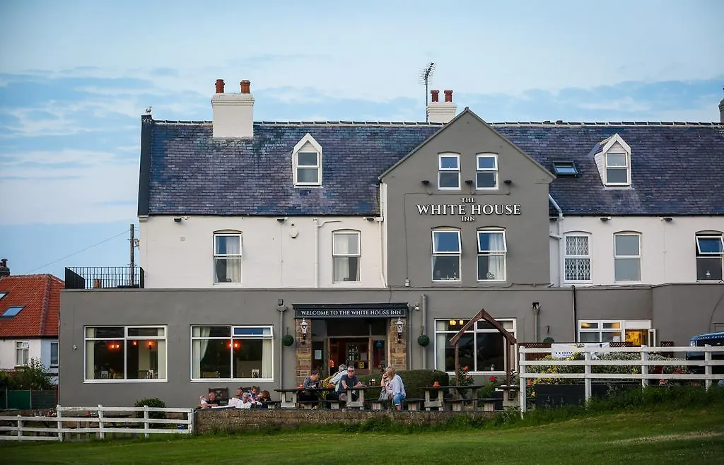 The White House Inn - 휫비 4*,  영국